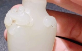 ​清代和田白玉螭蝠纹鼻烟壶深度赏析