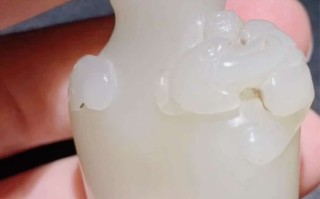 ​清代和田白玉螭蝠纹鼻烟壶深度赏析