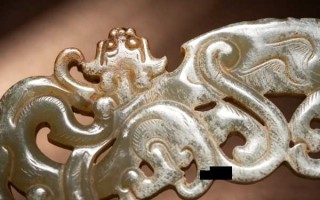 镂玉双螭，古韵流辉——古玉透雕双螭纹佩赏析