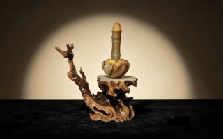 莲心藏玉，木座承禅——莲台玉柱文房赏石摆件赏析