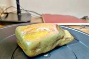 和田玉籽料与山流水的区别