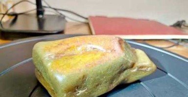 和田玉籽料与山流水的区别