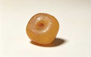 百年老蜜蜡饼珠：时光沉淀的温润藏韵