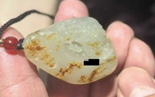 籽玉留皮雕蝶恋花：一方原石藏尽东方温柔