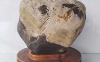 选购奇石别只看造型，奇石石质细腻度不能忽略