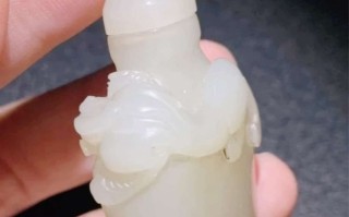 ​清代和田白玉螭蝠纹鼻烟壶深度赏析