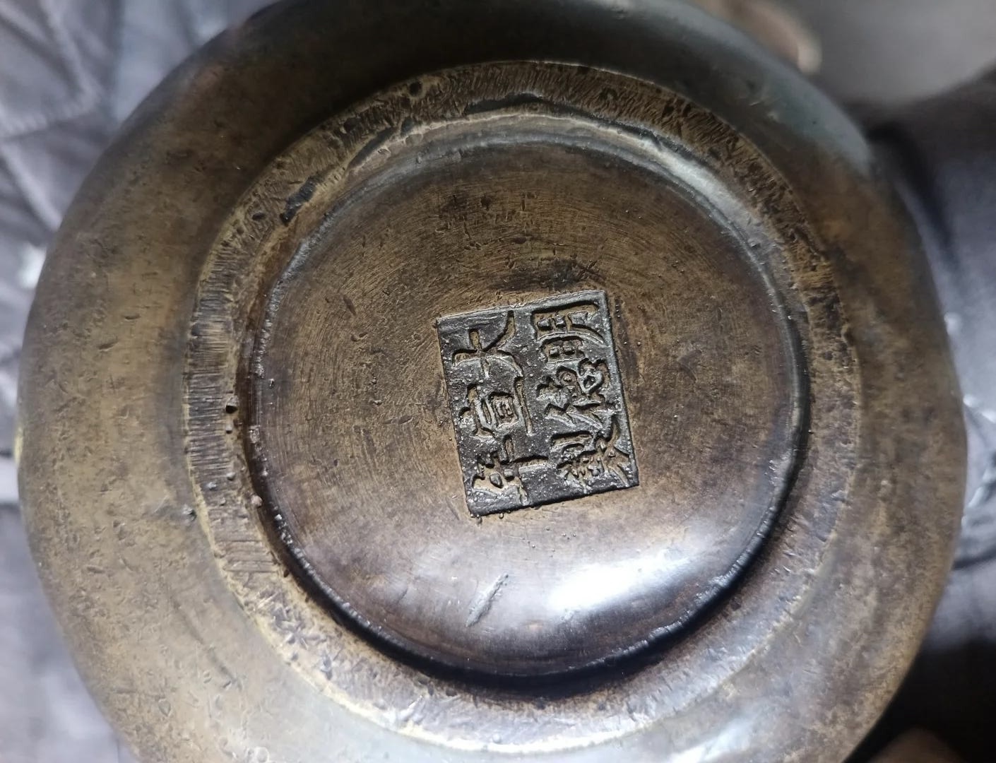老铜器与家庭健康的关系及日常保养指南