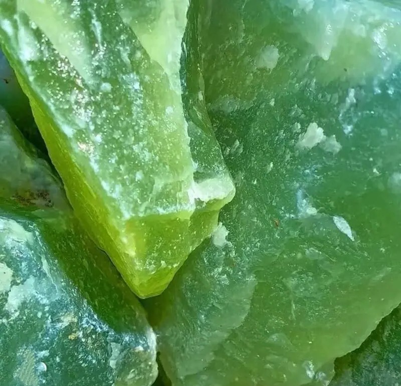 岫岩玉收藏与养护：河磨玉升值逻辑，防失水开裂养护技巧