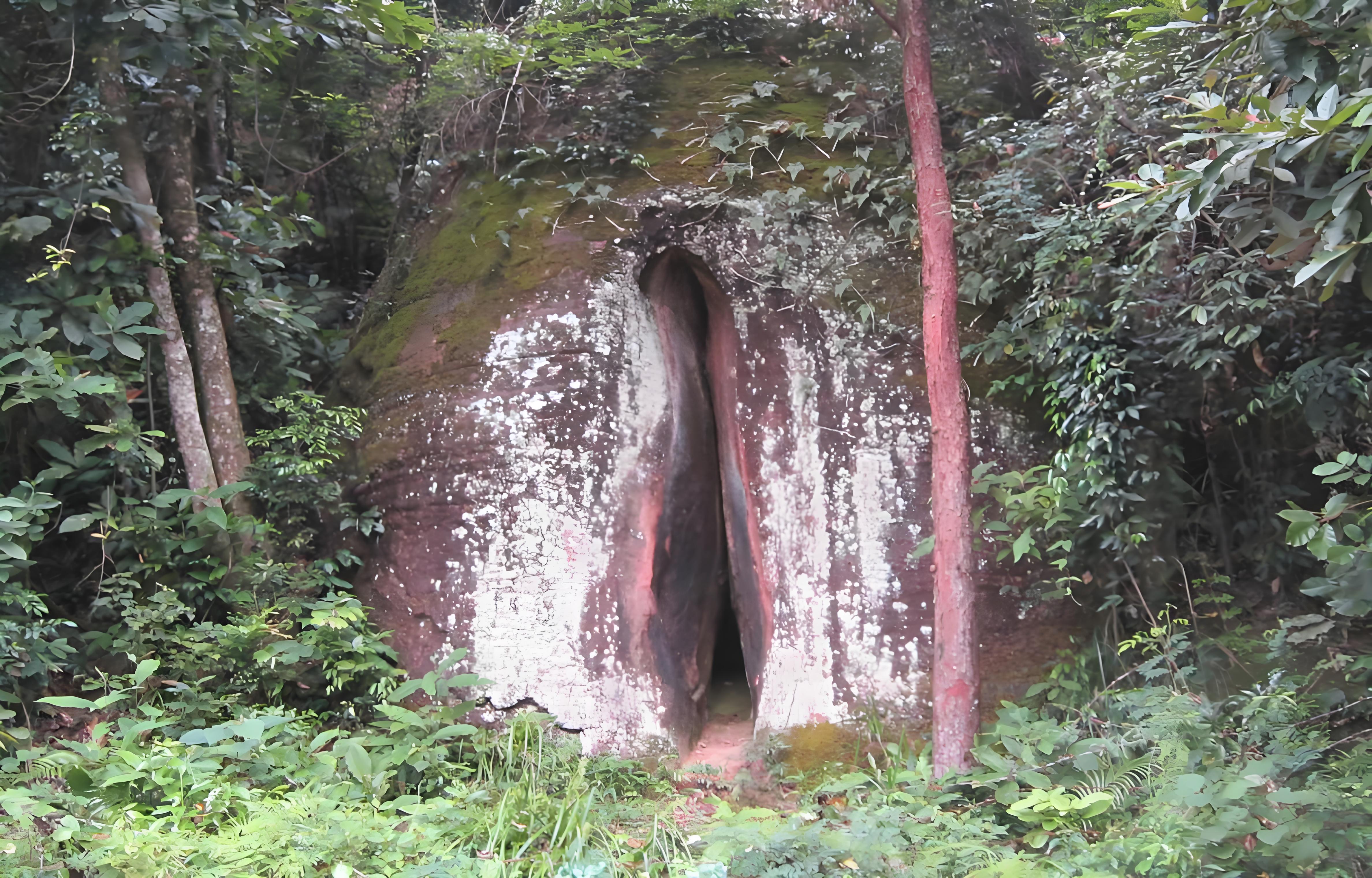 丹霞山阴阳奇石赏析，天工象形石的中式赏石美学