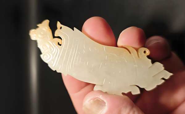 古玉凤鸟佩：殷商玉韵，千古灵禽