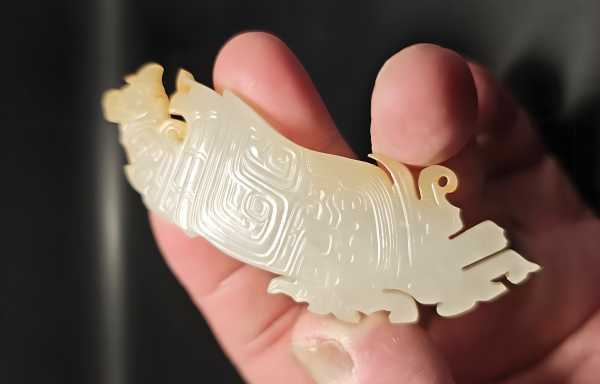 古玉凤鸟佩：殷商玉韵，千古灵禽