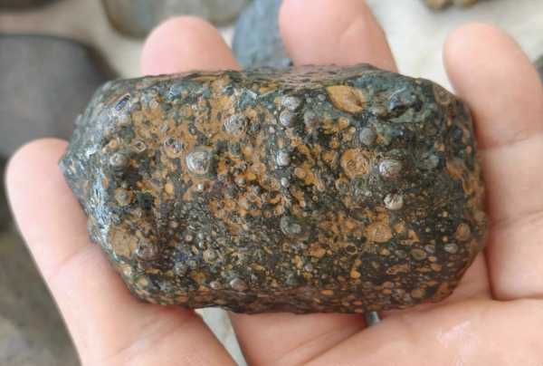天然原石盘玩养护技巧，延长奇石收藏使用寿命