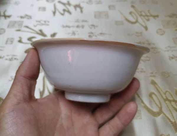 逸风网古玩专栏：明代青花小杯与隆庆款彩瓷，新手收藏常见两类仿古器物辨析