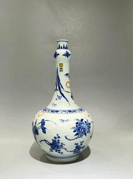 青花四季花鸟纹蒜头瓶｜陈设佳器，器型、青花、底胎需综合研判，收藏谨防高仿。