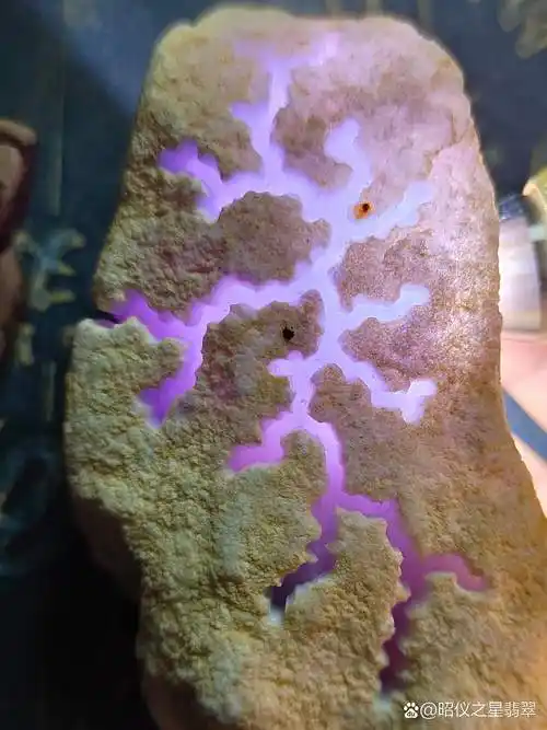时光蕴玉，藏纳千秋——翡翠原石的收藏价值与长线逻辑