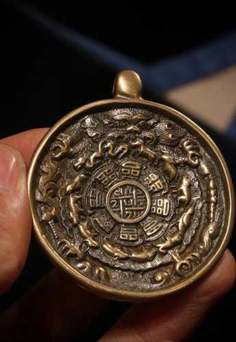 藏传老器物辨伪，磨损痕迹判断传世年代