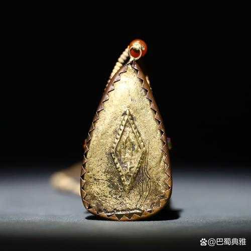 藏式老件工艺鉴别,手工錾刻与机器压制差异 藏式老件工艺鉴别,手工錾刻与机器压制差异
