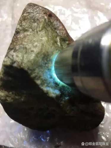 翡翠皮壳鉴定,原石自然风化与人工做皮甄别 翡翠皮壳鉴定,原石自然风化与人工做皮甄别