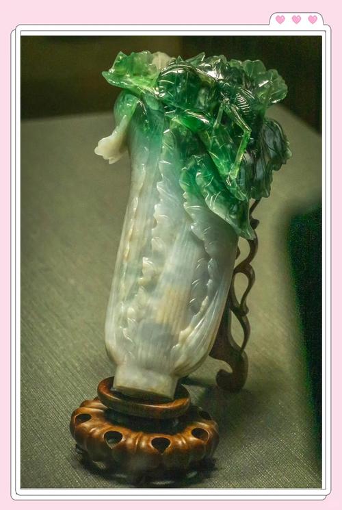 翡翠雕工断代技巧，古法手工与现代机雕分辨