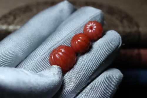 南红雕工甄别，传统老工与现代机雕工艺差异