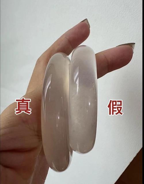 高冰玉髓真伪辨识,玻璃制品与天然玉髓核心差异 高冰玉髓真伪辨识,玻璃制品与天然玉髓核心差异
