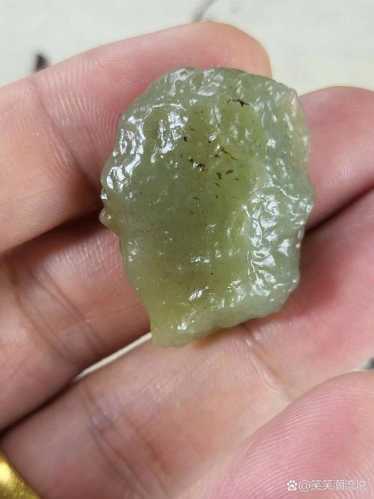 韩玉原石特征识别，天然矿料肌理与仿料合成料甄别方法