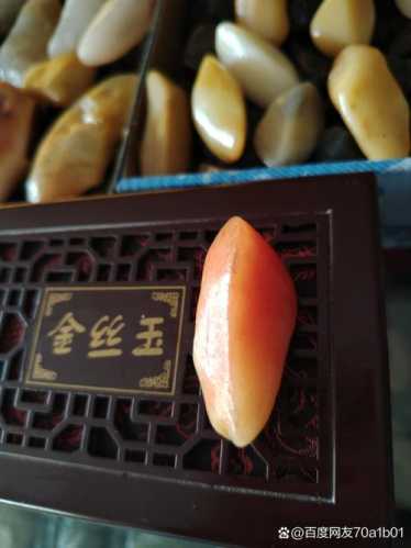 金丝玉质地鉴别技巧,天然晶体结构与人工合成仿品区分 金丝玉质地鉴别技巧,天然晶体结构与人工合成仿品区分