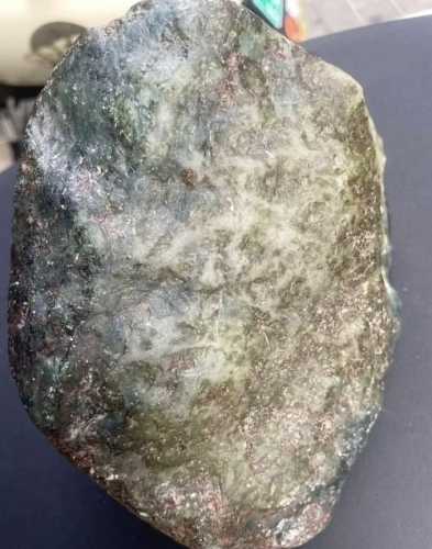 独山玉原石风蚀特征,天然矿皮肌理与人工做旧石皮甄别 独山玉原石风蚀特征,天然矿皮肌理与人工做旧石皮甄别