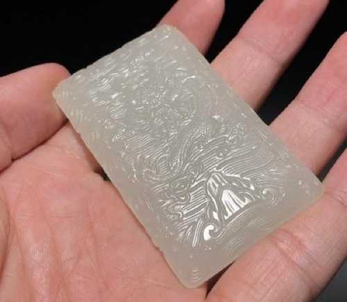 独山玉古雕工艺断代,传统手工刀法与现代机雕纹饰差异 独山玉古雕工艺断代,传统手工刀法与现代机雕纹饰差异