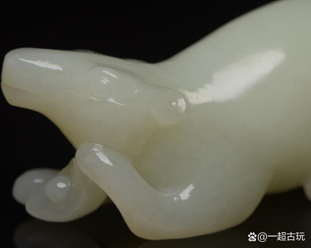 老和田玉传世包浆,百年氧化皮壳与速成做旧质感区别 老和田玉传世包浆,百年氧化皮壳与速成做旧质感区别