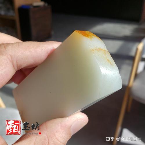 和田玉收藏避坑指南,新手重白度忽略玉质的常见误区 和田玉收藏避坑指南,新手重白度忽略玉质的常见误区