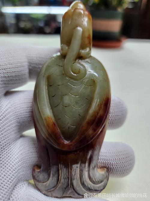 老岫岩玉传世包浆鉴赏，自然老化皮壳与人工仿古做旧分辨