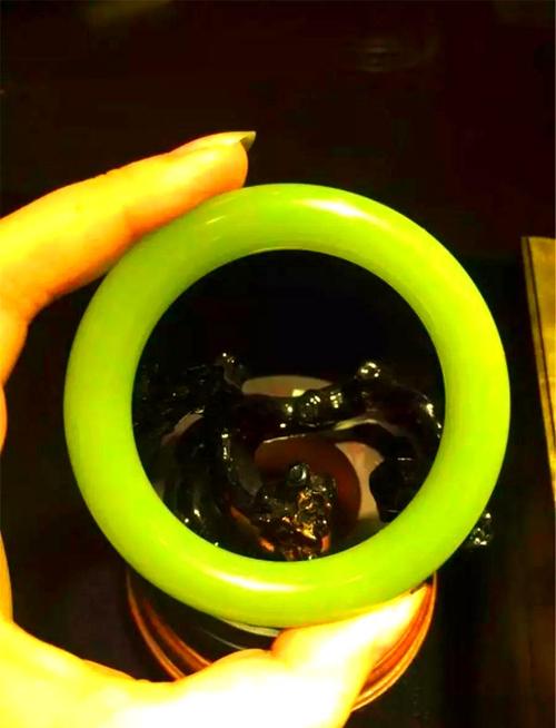 岫岩玉品相定级标准，净度水头色泽综合评估收藏等级