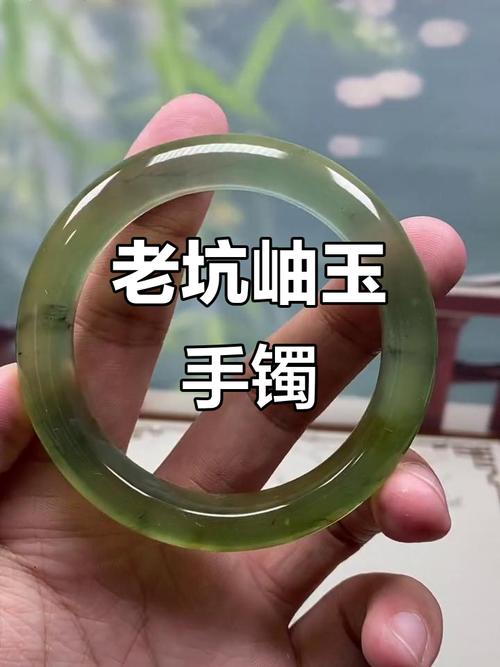 传世岫玉岁月痕迹解析,长期佩戴盘玩形成的自然磨损包浆 传世岫玉岁月痕迹解析,长期佩戴盘玩形成的自然磨损包浆