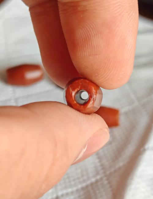 珠串选购看孔道，孔道细节看穿珠串新旧