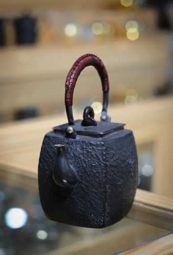 老藏家茶器雅藏心得，玩茶器重在日常使用