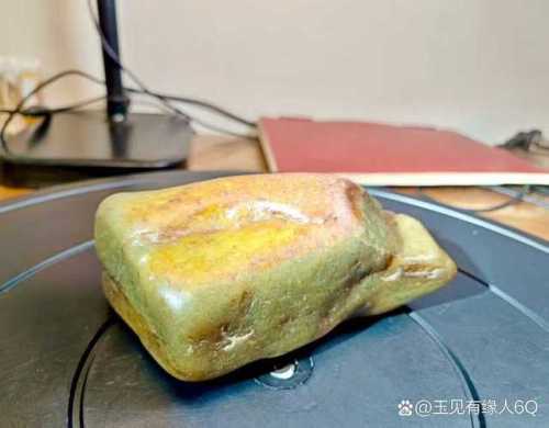 和田玉籽料与山流水的区别 和田玉籽料与山流水的区别
